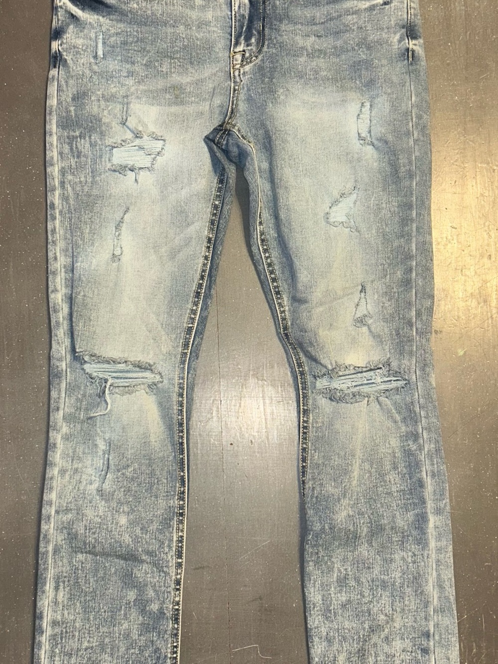 No Boundaries Men's Light Wash Ripped Skinny Jeans